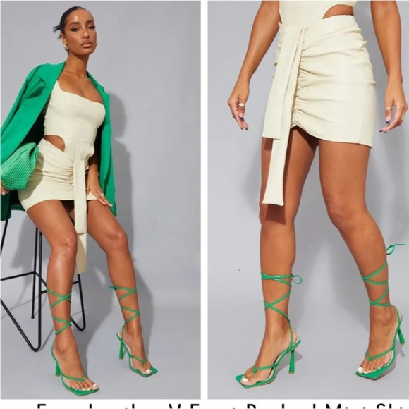 NWT PRETTYLITTLETHING Cream Faux Leather V Front Ruched Mini Skirt - Picture 4 of 11